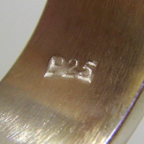 (r1148)Silver ring in strip band style.